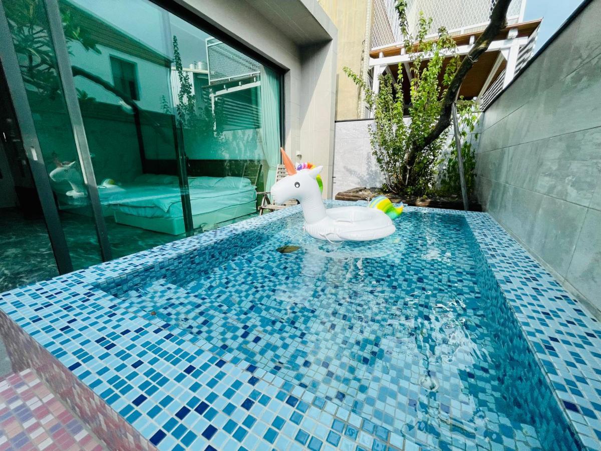 Fun Holiday Family Hostel Tainan Exterior photo