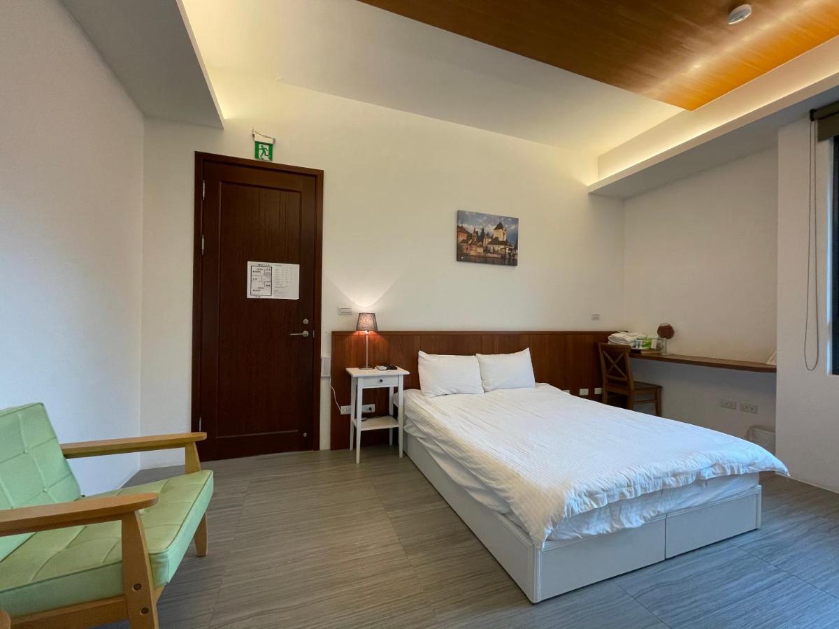 Fun Holiday Family Hostel Tainan Exterior photo